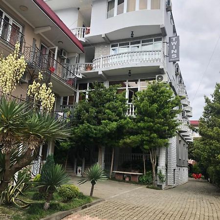 Twins Guest House By Black Sea Kobuleti Eksteriør bilde